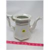Image 2 : WHITE CREAM PITCHER AND TEAPOT