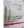 Image 3 : WHITE CREAM PITCHER AND TEAPOT
