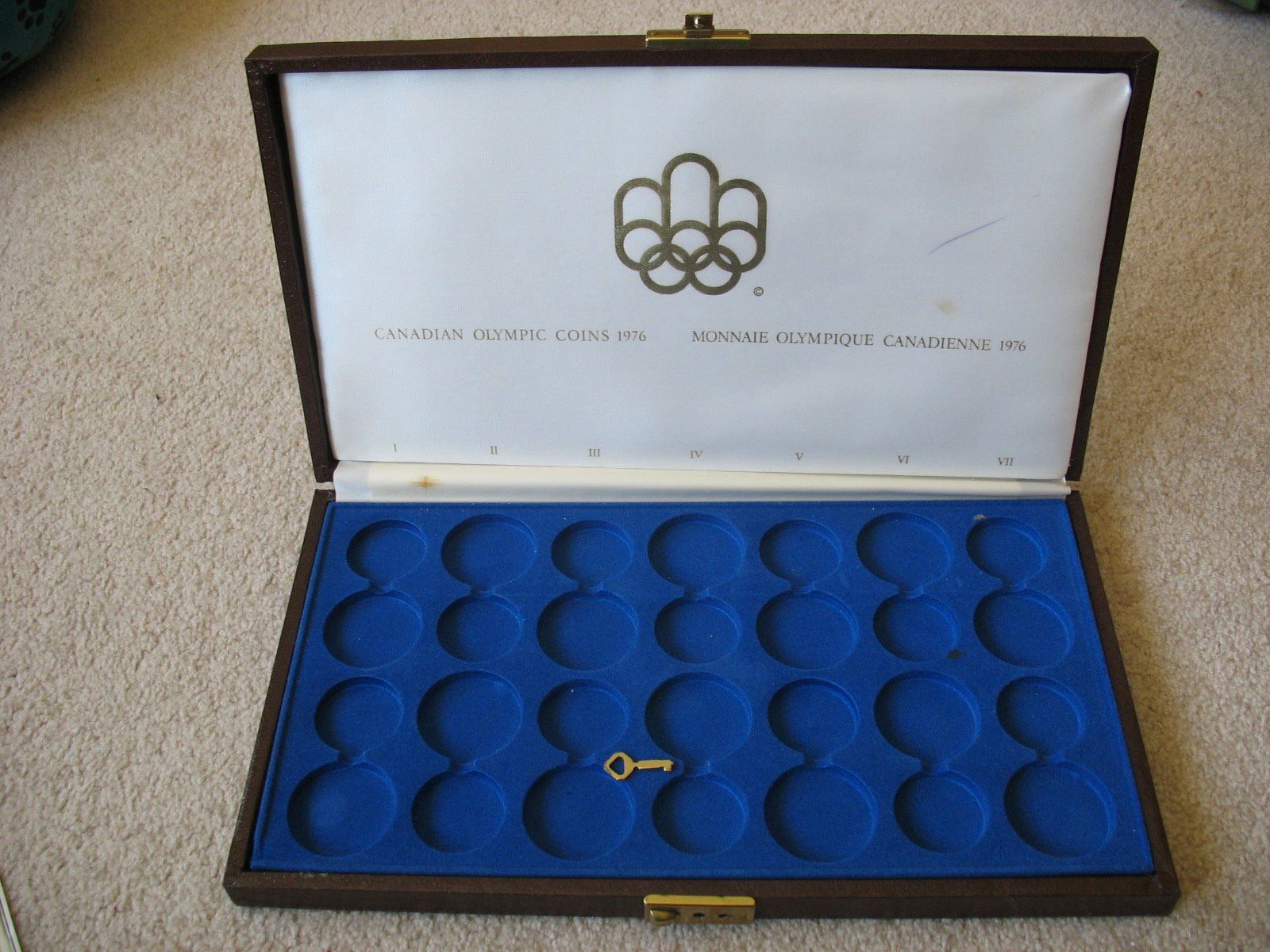 LOT OF 5 DISPLAY CASES FOR 1976 MONTREAL OLYMPIC COINS (4 SMALL 1