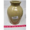 Image 2 : LOT OF 2 CROCKERY PIECES (1/2 AND 3/4 GALLON)