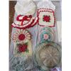 Image 2 : LOT OF 10+ DOILIES AND EMBROIDERED COTTON