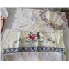 Image 4 : LOT OF 10+ DOILIES AND EMBROIDERED COTTON