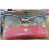 Image 5 : LOT OF 4 PAIRS OF GLASSES AND CASES (VINTAGE)