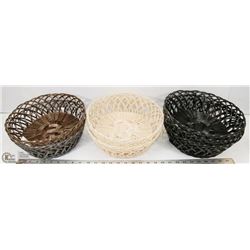 LOT OF DECORATIVE BASKETS