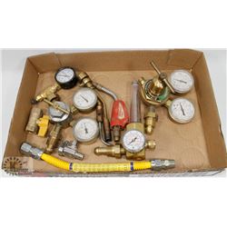FLAT OF PRESSURE GAUGES AND OXYGEN REGULATORS