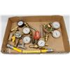 Image 1 : FLAT OF PRESSURE GAUGES AND OXYGEN REGULATORS