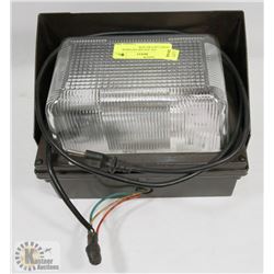 175W METAL HALIDE EXTERIOR LIGHT FIXTURE NEW