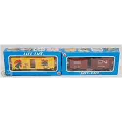 TWO LIFE-LIKE HO TRAIN CARS-ESTATE