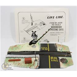 LIFE LIKE POWER DUAL CROSSING GATE-ESTATE