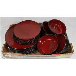 FLAT OF STUDIO STONEWARE 10 DINNER PLATES,