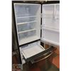 Image 2 : GE 24.9 CU FT BOTTOM-FREEZER FRIDGE WITH ICE MAKER