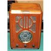 Image 1 : ANTIQUE STYLE AM/FM RADIO