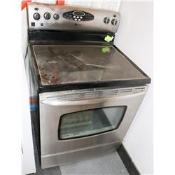 MAYTAG BLACK AND STAINLESS STEEL CONVECTION OVEN.