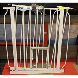 WHITE DOG GATE WITH SWING DOOR
