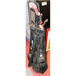 SET OF TAYLORMADE GOLF CLUBS WITH BAG.
