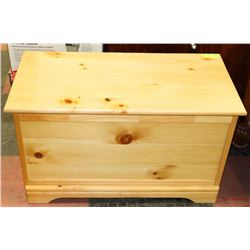 SOLID PINE WOOD STORAGE CHEST