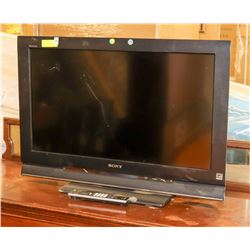 SONY 32" LCD TV WITH REMOTE.