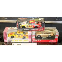 LOT OF 3 DIE CAST CARS 1:24 SCALE.