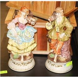 PAIR OF VINTAGE CAPODIMONTE PORCELAIN FIGURINES.