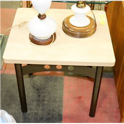 WOOD TONE END TABLE (22"X20"X20.5")