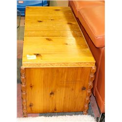 CEDAR CHEST (48.5"X22"X22")
