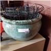 Image 1 : LARGE CERAMIC PLANTER AND 5 METAL HANGING BASKETS
