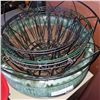 Image 3 : LARGE CERAMIC PLANTER AND 5 METAL HANGING BASKETS