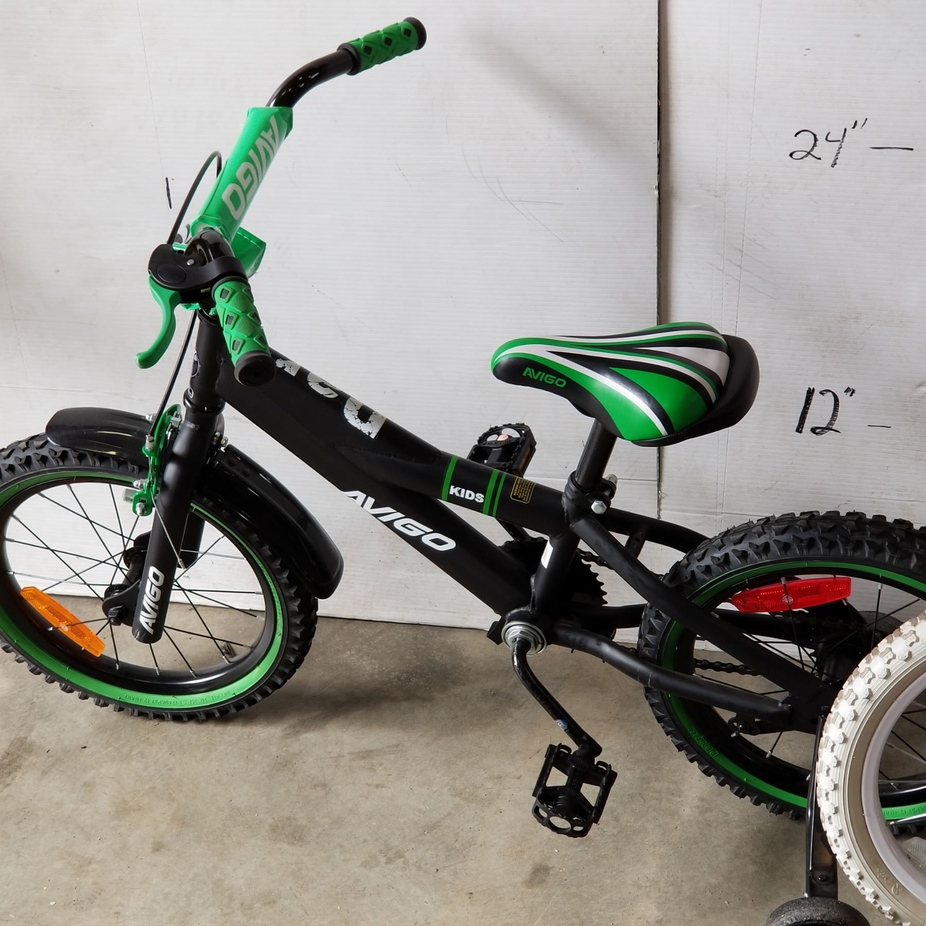 BLACK GREEN AVIGO KIDS BIKE W/ TRAINIG WHEELS AND PINK NAKAMURA KIDS BIKE