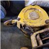 Image 2 : 1-1/2 TON HOIST W/ CHAIN