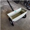 Image 2 : GREEN LEAF GRASS SEED SPREADER