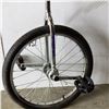 Image 3 : BLACK AND YELLOW UNICYCLE
