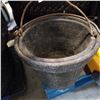 Image 2 : 2 RUBBER FEEDING BUCKETS