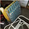 Image 2 : 2 LAWN CHAIRS AND 2 FOLDING SIDE TABLES