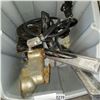 Image 3 : GREY TOTE W/ TRAILER HITCH AND ACCESSORIES