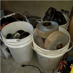 4 BUCKETS OF CASTORS