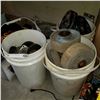 Image 1 : 4 BUCKETS OF CASTORS
