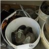 Image 2 : 4 BUCKETS OF CASTORS