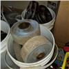 Image 3 : 4 BUCKETS OF CASTORS