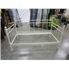 Image 1 : WHITE METAL DAY BED