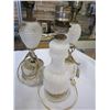 Image 2 : 3 VINTAGE HOBNAIL LAMPS