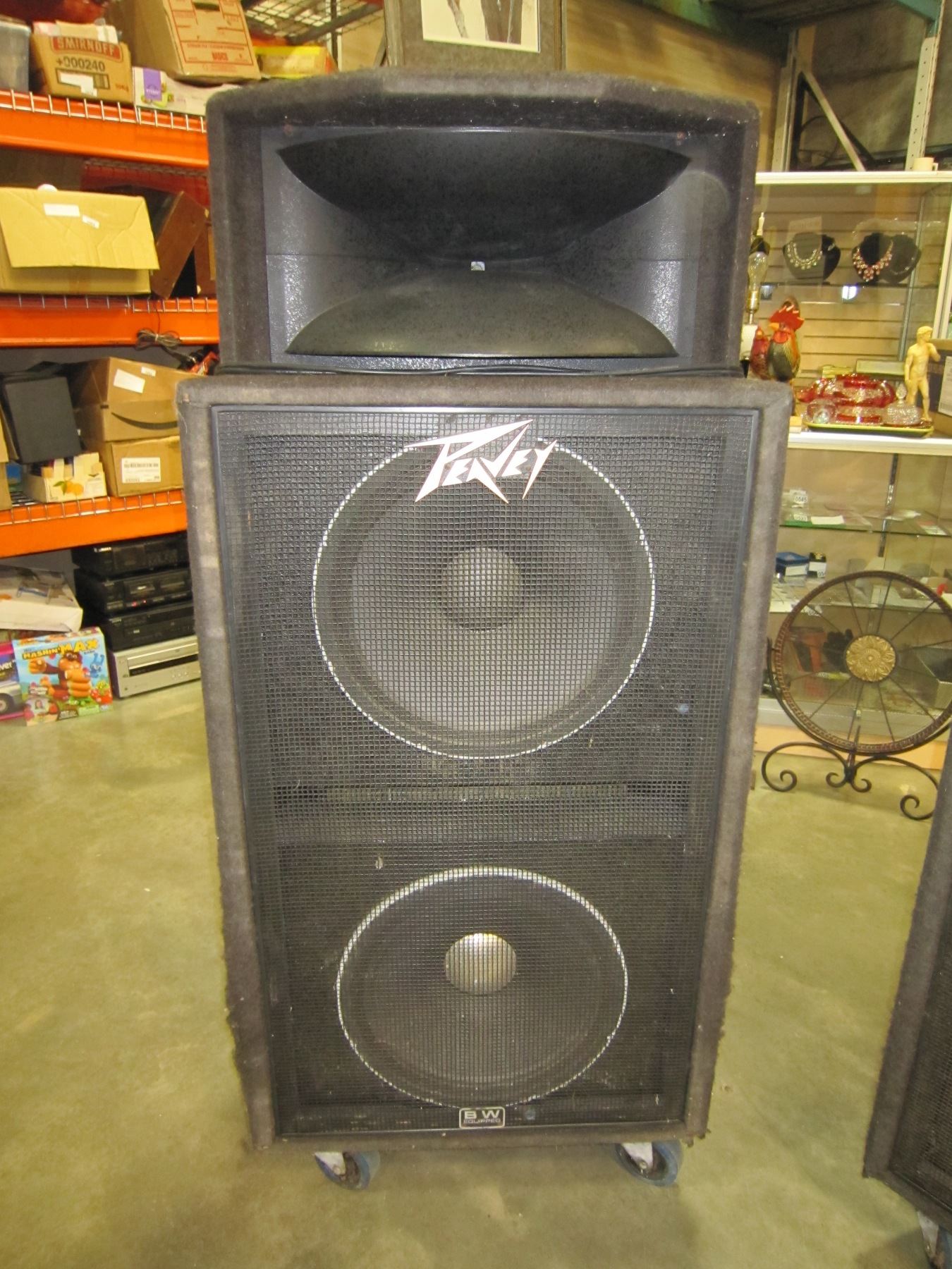 PAIR OF PEAVY SP4 SOUND REINFORCEMENT SYSTEM SPEAKERS 600W 40HMS 12COHZ