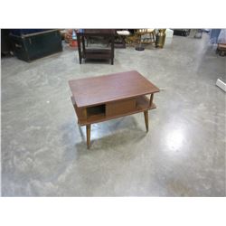 MID CENTURY MODERN 2 TIER SIDE TABLE