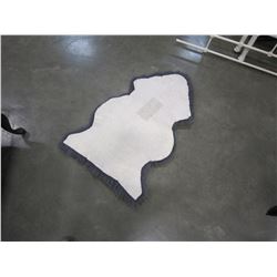 WHITE SHEEP SKIN RUG