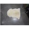 Image 2 : WHITE SHEEP SKIN RUG