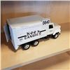 Image 2 : METAL WHITE SEES CANDIES TRUCK