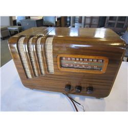 VINTAGE WESTINGHOUSE RADIO