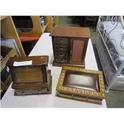 3 MUSICAL JEWELLERY BOXES