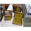 Image 2 : 3 MUSICAL JEWELLERY BOXES