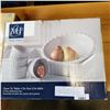 Image 2 : MAYFAIR AND TACKSON 6PC BAKEWARE SET AND LARGE GIBSON PLATTER IN BOX AND GLASS FRUIT PLATTER
