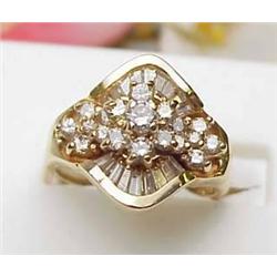 Lady's 14kt yellow gold diamond cluster ring 1Ctw
